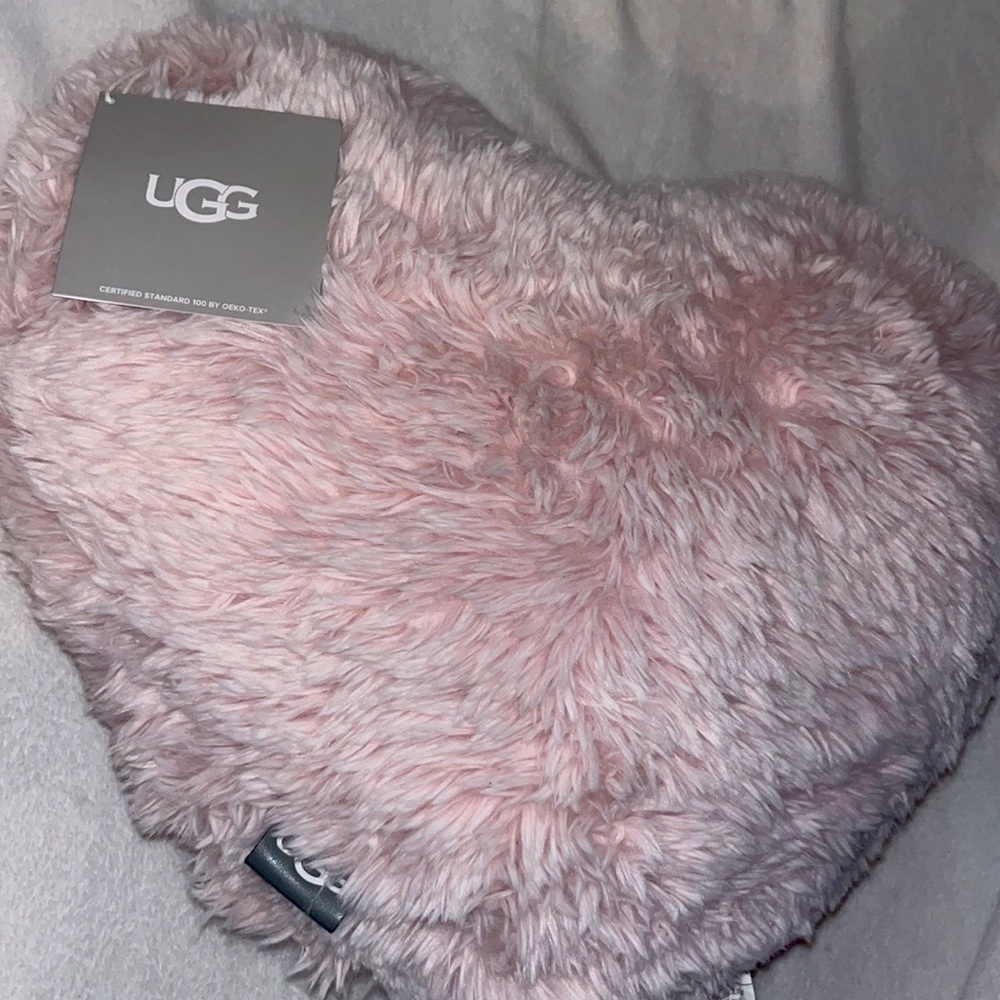 UGG Trixie Heart Pillow 💞